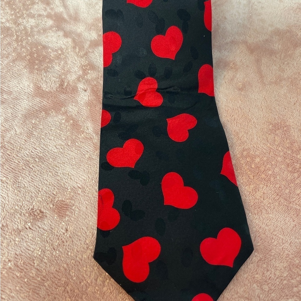 Addiction Tie with Red Heart Pattern on Black